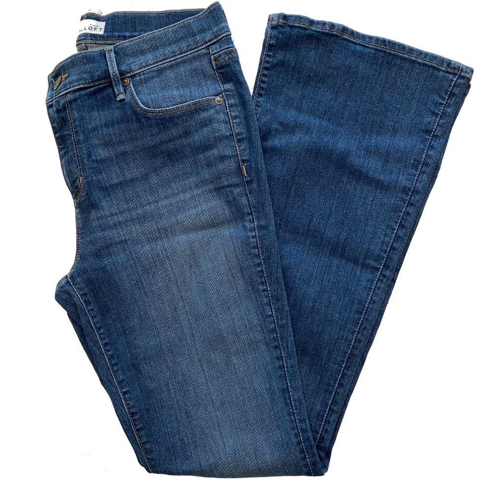 Ann Taylor Loft Flare Jeans in a Medium Wash, Size 30/10